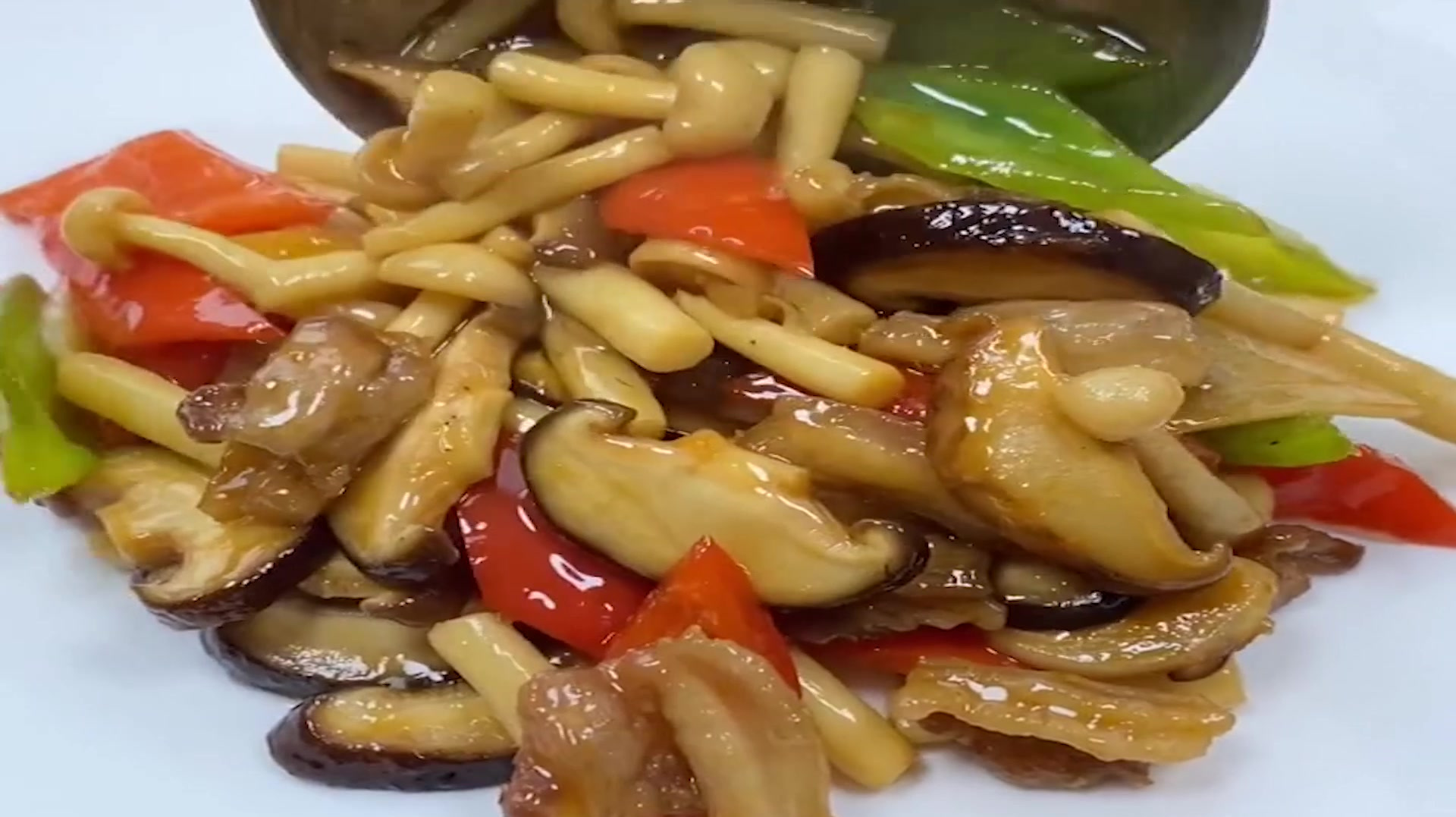 学得会用得着的家常菜,蘑菇炒肉片,做法简单味道鲜美超下饭!