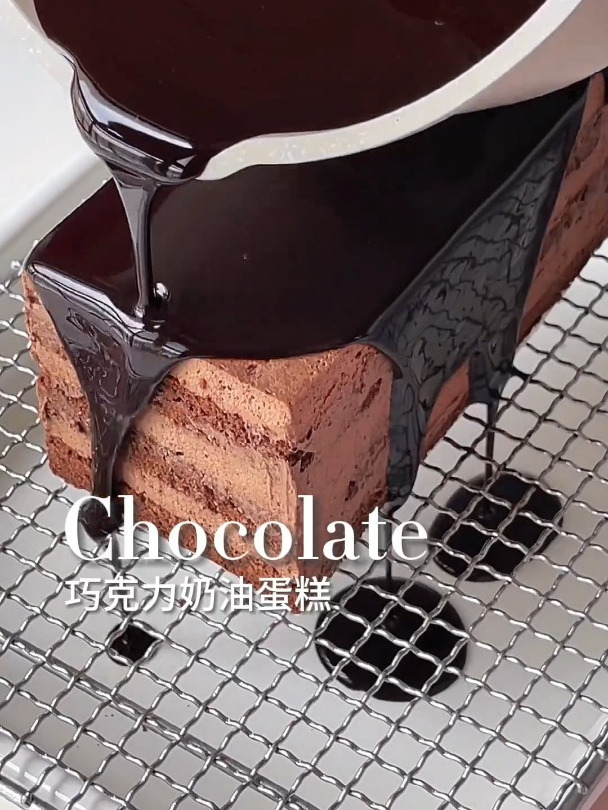 巧克力慕斯蛋糕,好丝滑!又是被甜品满足的一天呀~