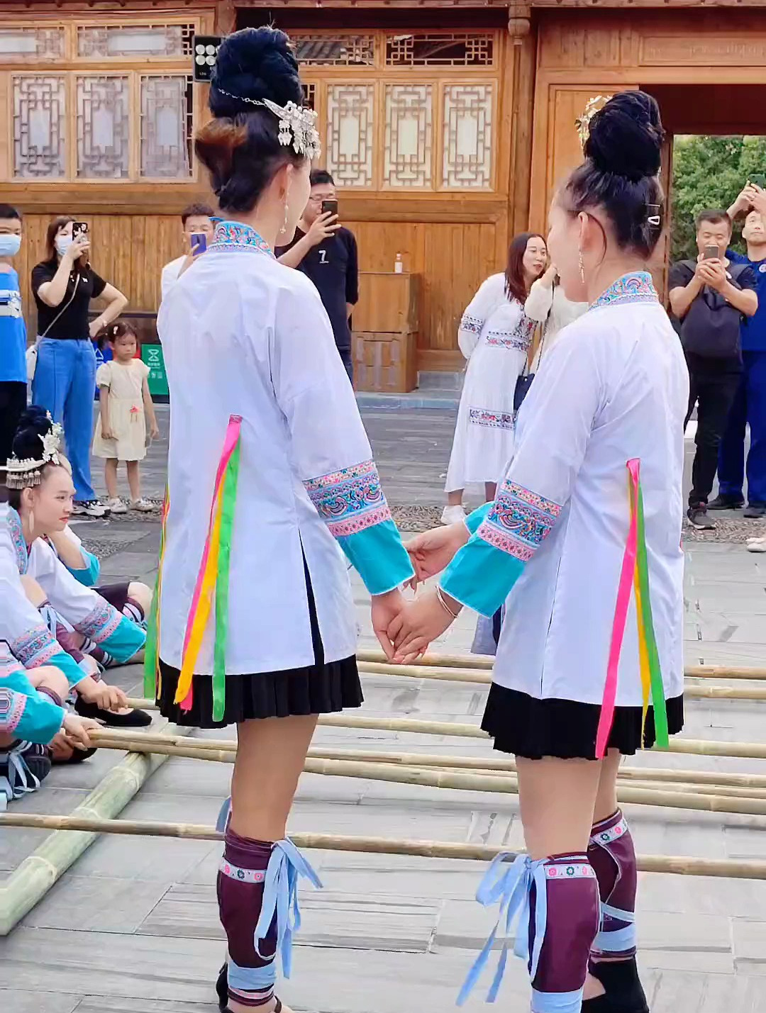 侗寨美女,教你跳竹竿舞,体验少数民族文化