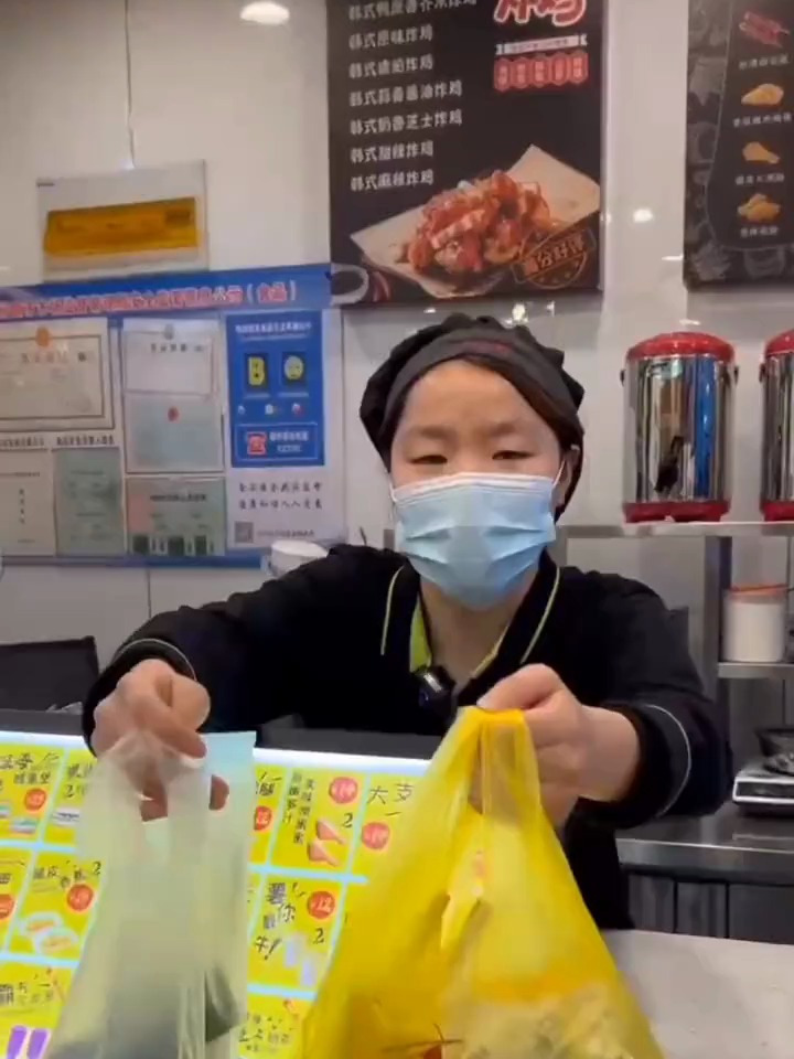 汾阳的宝子们来豪客滋学街店吃汉堡吧,超值全家桶九件套只要29.9