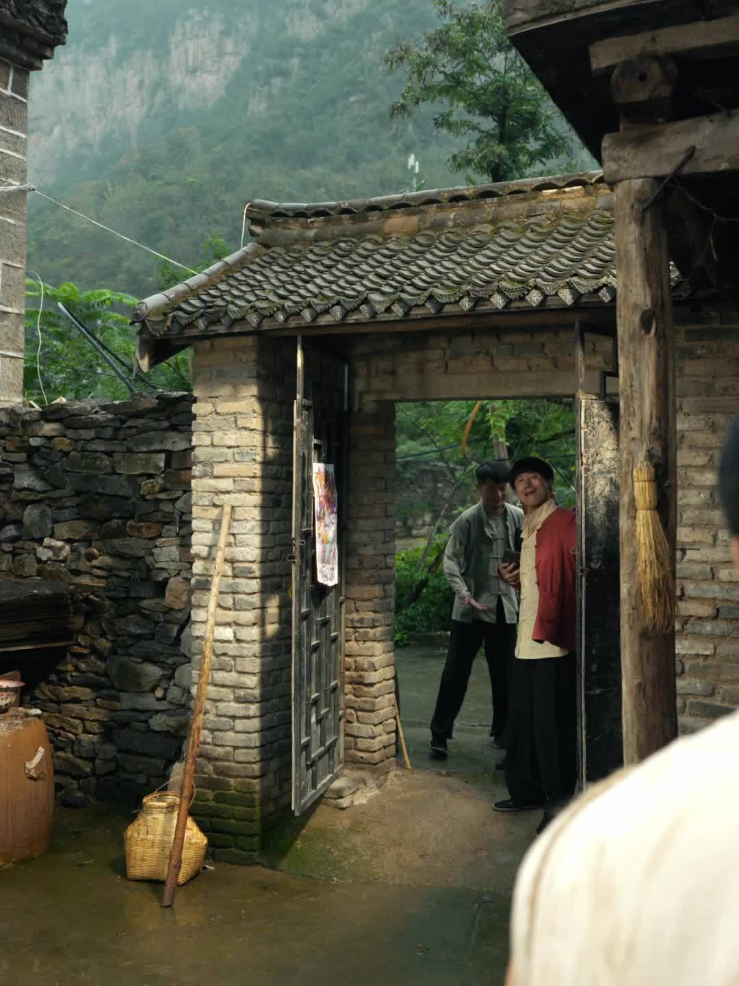 为救妻儿，捕鱼王被迫向幽水湖禁忌发起挑战 04