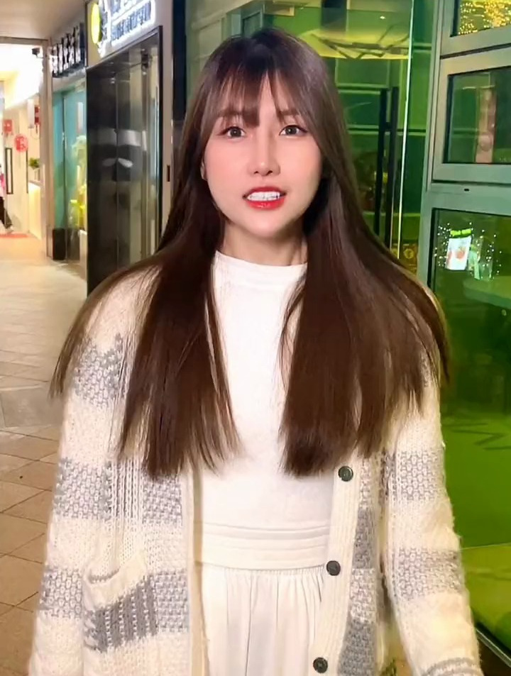 上邦开了一家可以吃的奶茶店,奶茶水果茶、小吃都有。拍照圣地