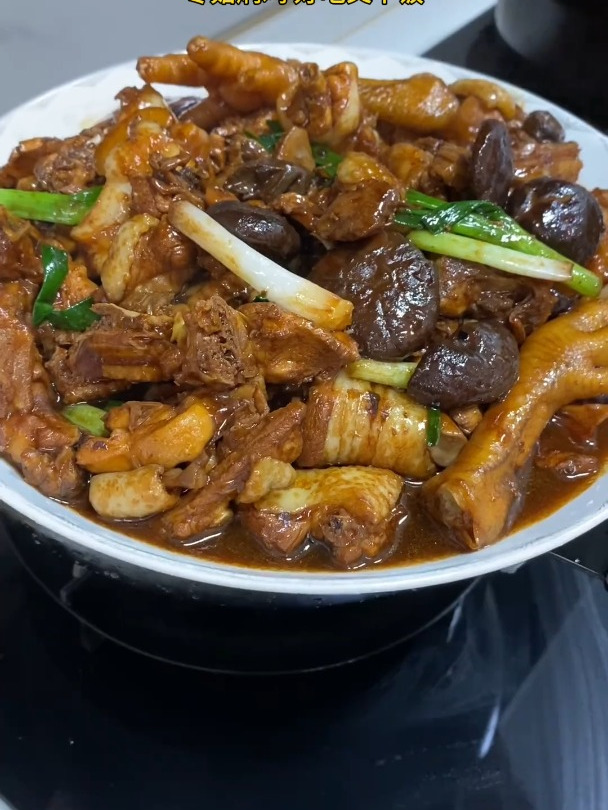 白切鸡吃腻了 试试做一锅冬菇焖鸡 好吃又下饭 香到隔壁老王家