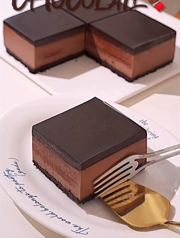 周六甜品日,来份巧克力慕斯蛋糕吧,好丝滑!