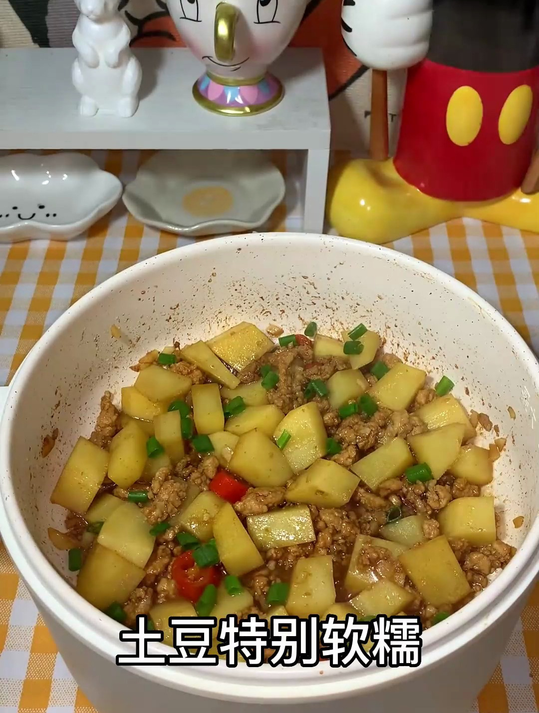 秋葵炒鸡蛋的家常做法,清脆爽口,营养美味