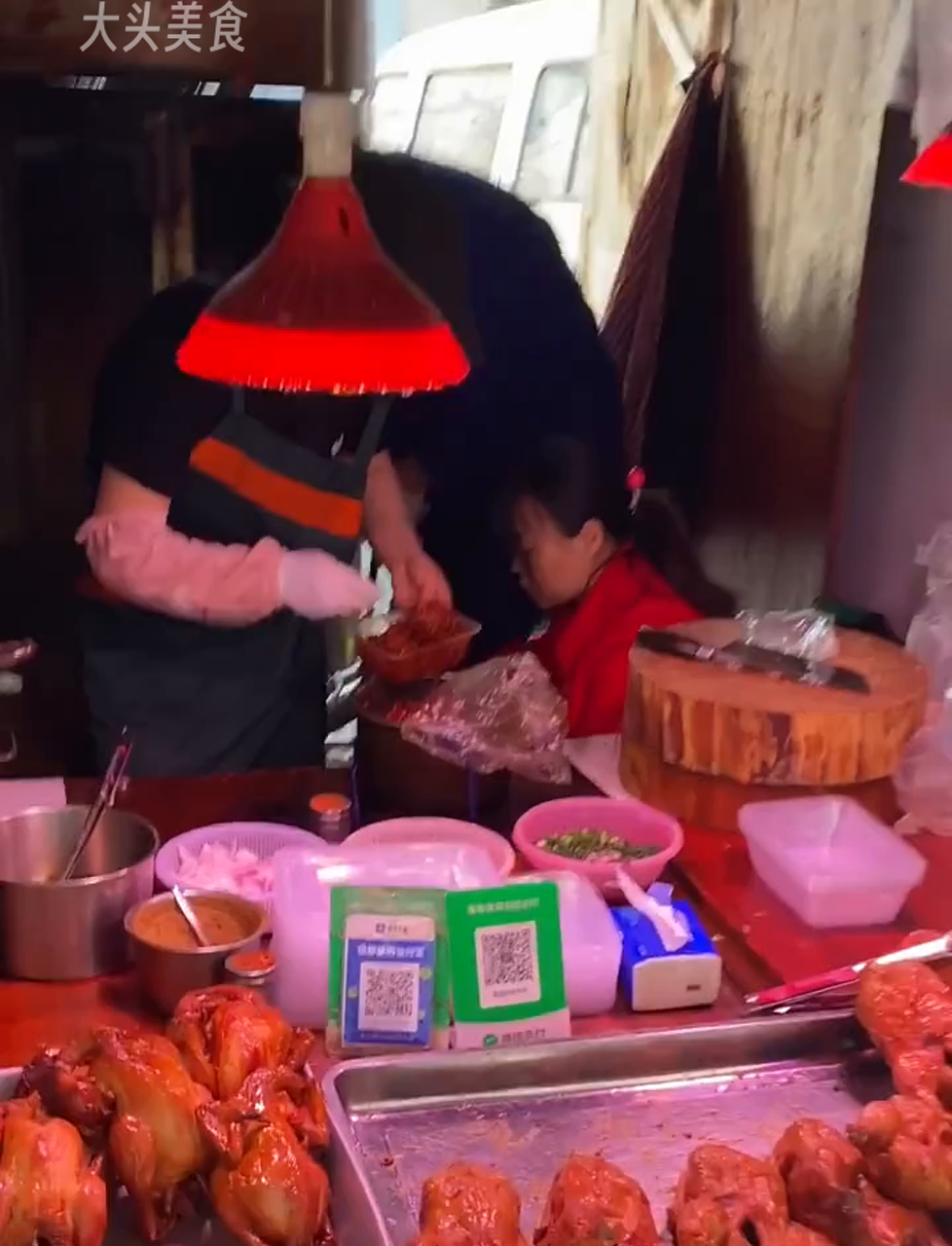 市场里30块钱一只的茶油铁板鸭,连骨头都香透了!