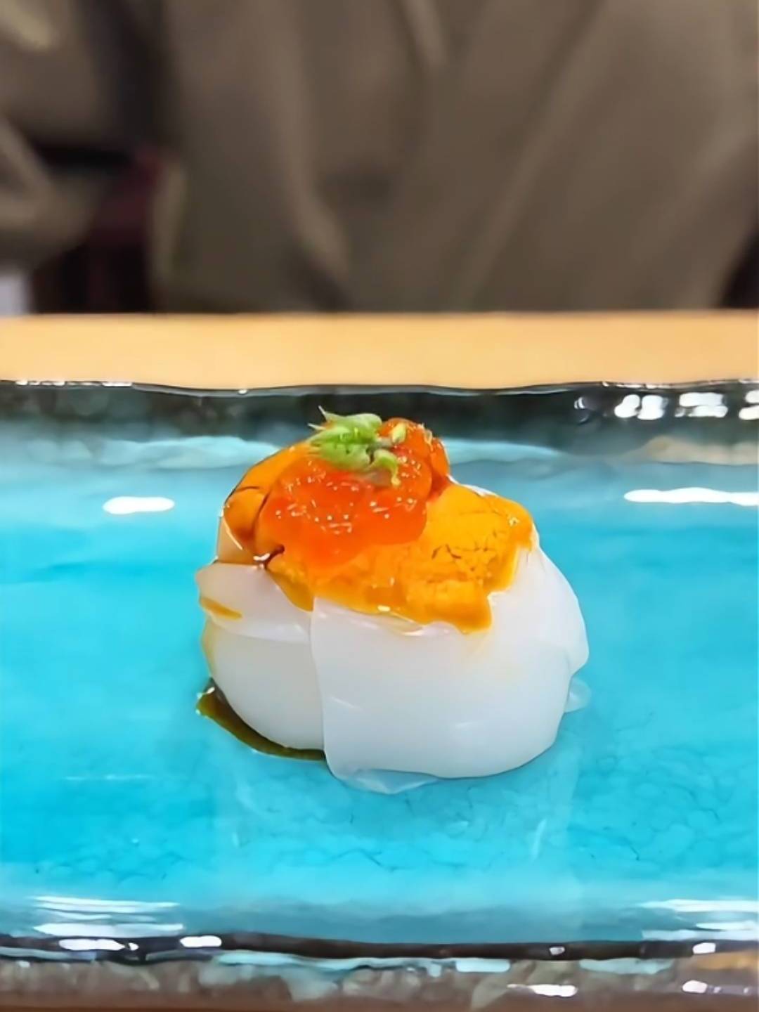 深海美味,尽在口中!日式乌贼海胆军舰寿司卷,奢华享受不容错过