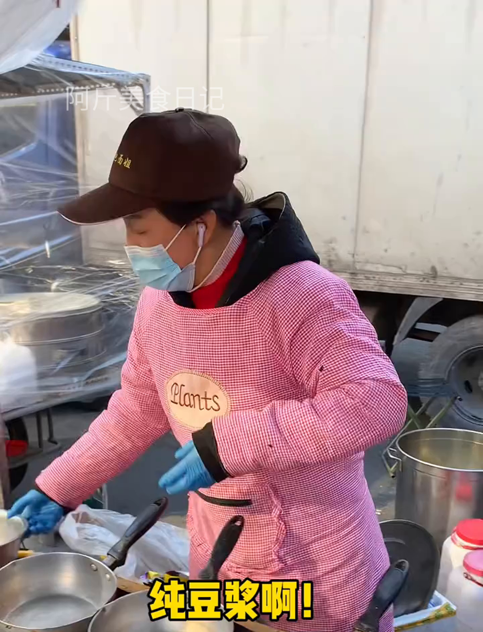 沈阳街头特色豆浆煮方便面!一吃一个不吱声!