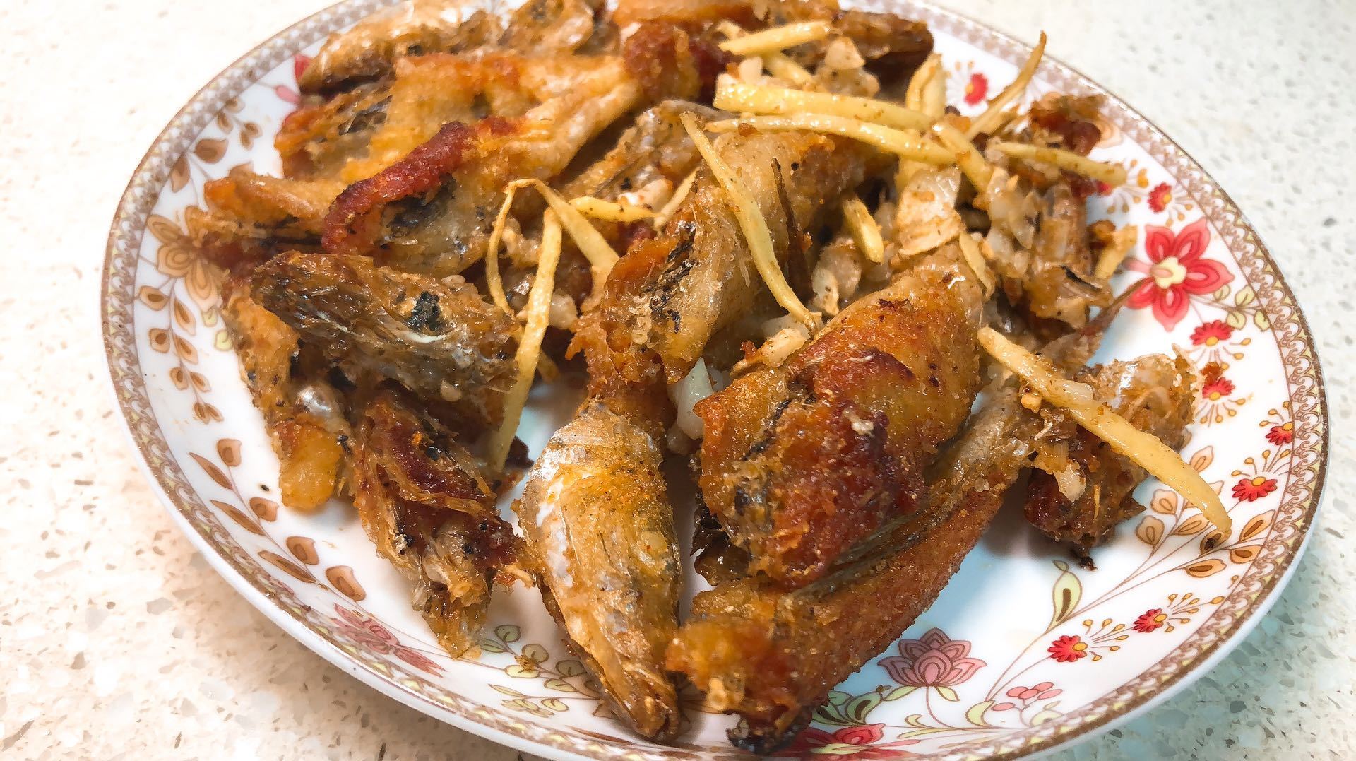 酥脆喷香的沙尖鱼,鱼骨头都不剩,美味好吃停不下