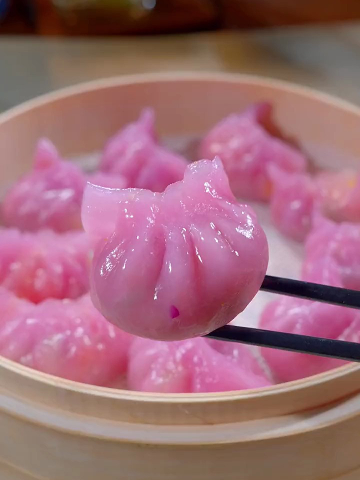 家里有孩子的一定要试试这个用紫甘蓝做出来的水晶蔬菜饺子,晶莹