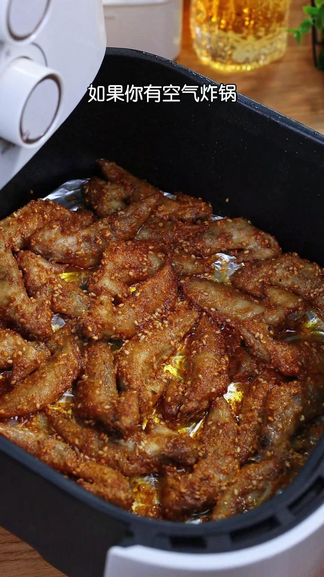 这个香酥鸡尖一定要试试,嘎嘎好吃