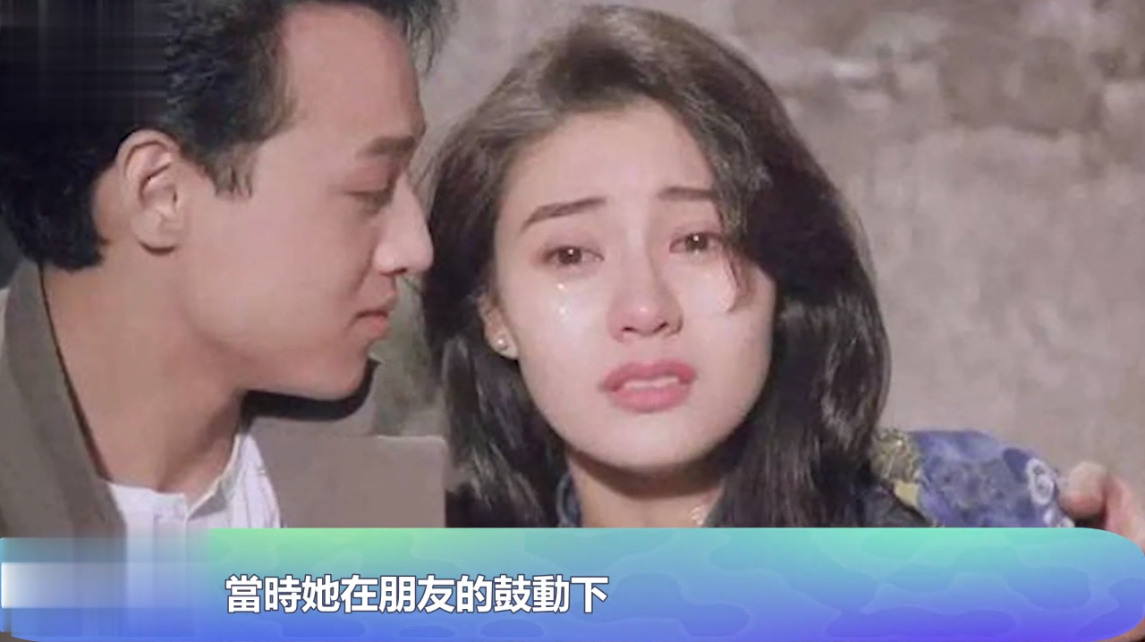 50岁李嘉欣罕晒娃,9岁儿子皮肤黝黑肉感足,光脚踩石头不娇气