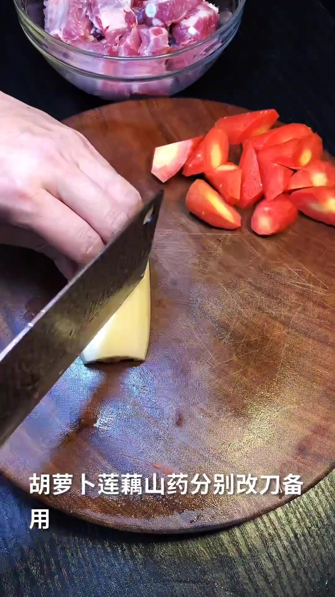 莲藕山药排骨汤~