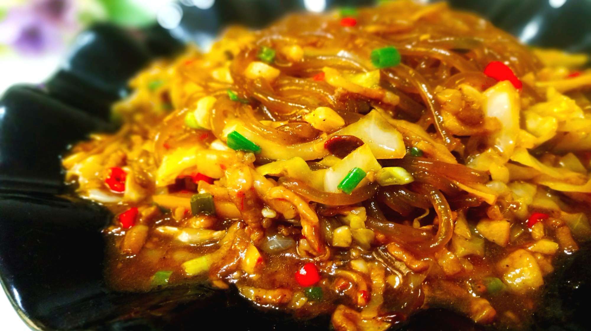一颗酸菜,一把粉条,做开胃东北菜,比大鱼大肉都香,做法很简单