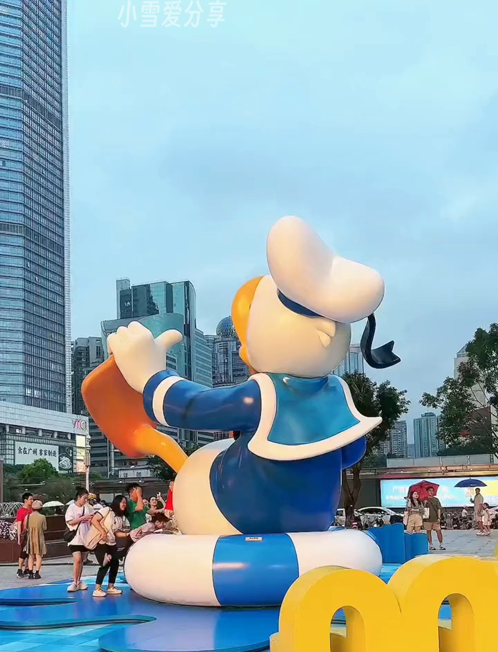 敢不敢来挑战?连拆十包唐老鸭卡包,看能不能抽到AP卡!