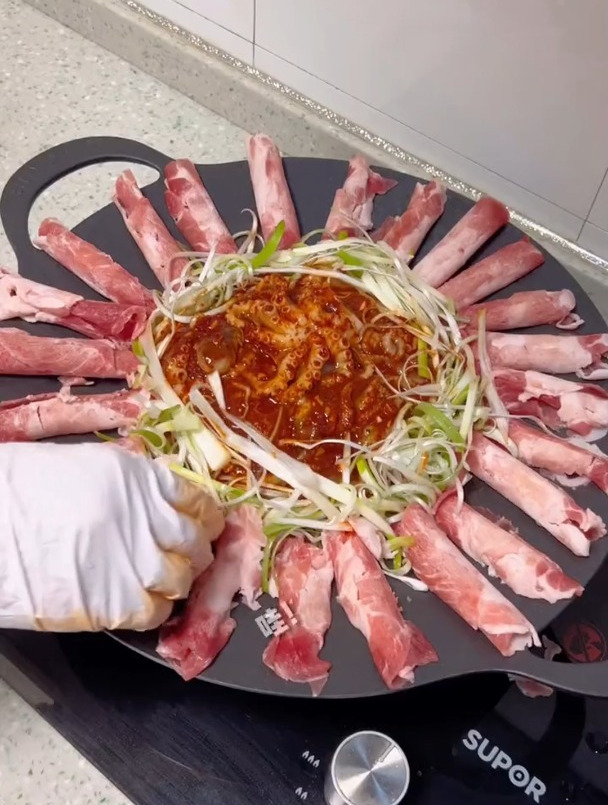 孙女士小饭桌开饭啦!今天是甜辣下饭的辣炒小章鱼五花肉!