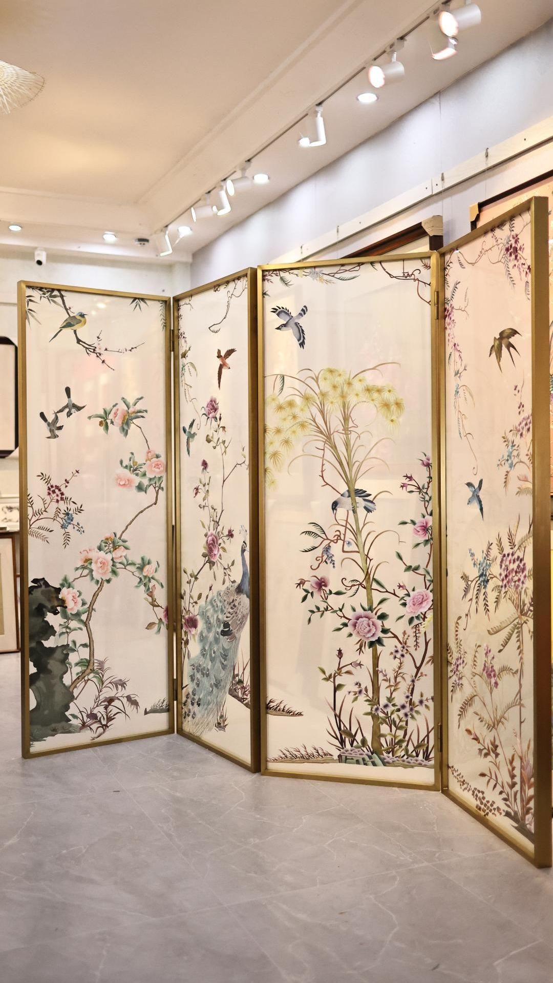 很适合大客厅的一幅四联花鸟屏风