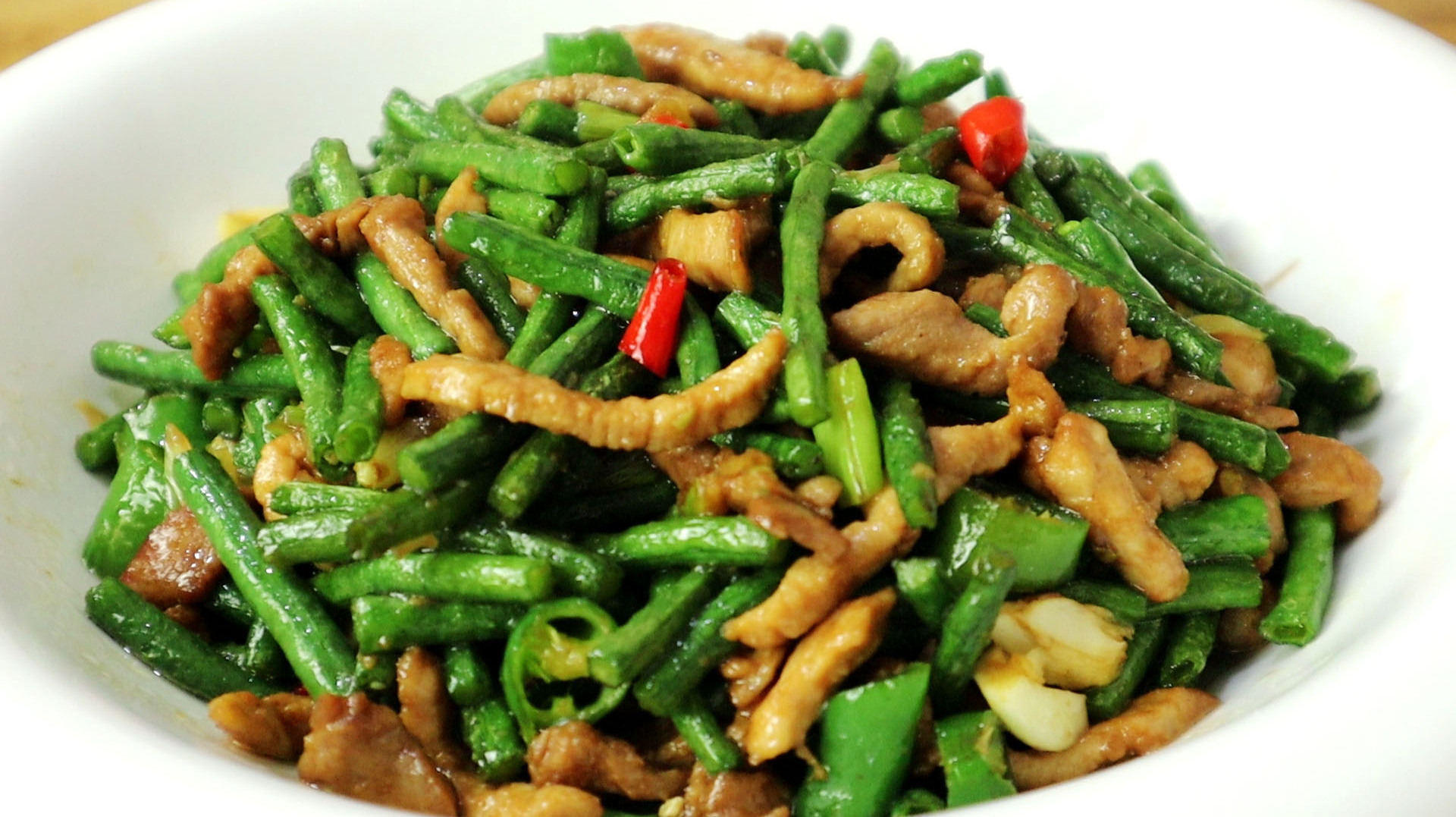 豆角炒肉好多人第一步就做错了，难怪不好吃，看饭店大厨怎么做的