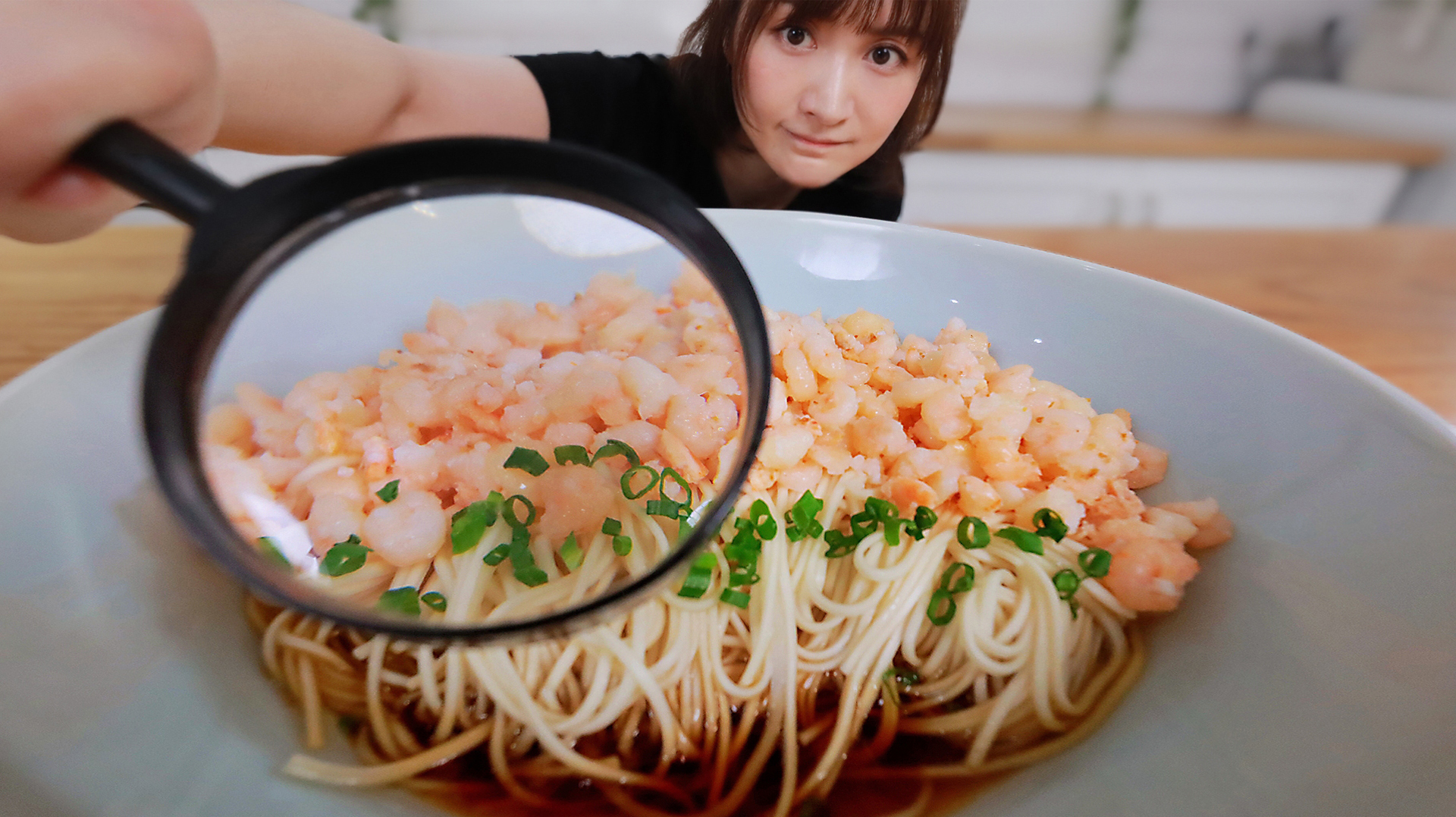 剥600只虾,做1碗面,你说该卖多少钱……