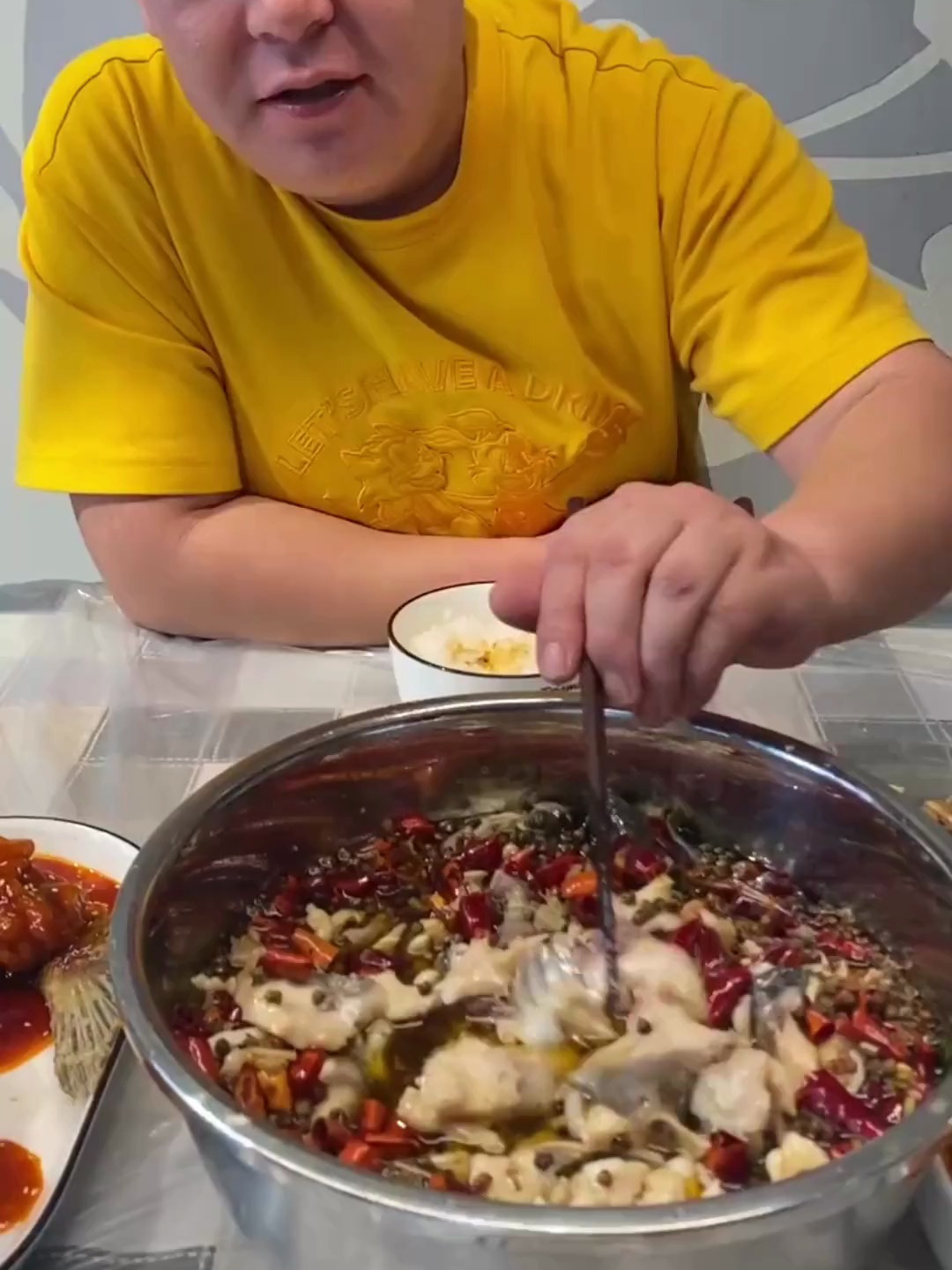 把我养的两年的黑龙鱼给做了,水煮鱼,松鼠鱼