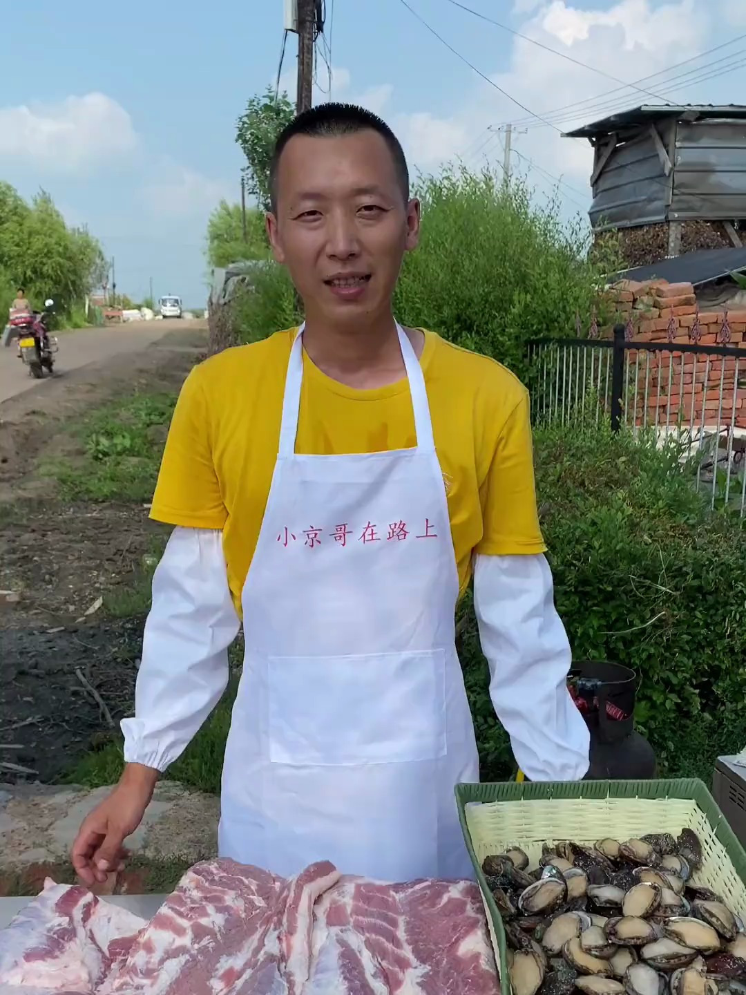 铁锅鲍鱼红焖肉炖土豆,老人们的一句谢谢,让我感觉这都值了