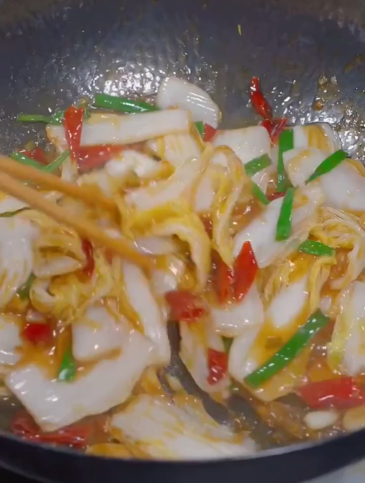 酸辣白菜做法简单,酸辣爽口,好吃下饭