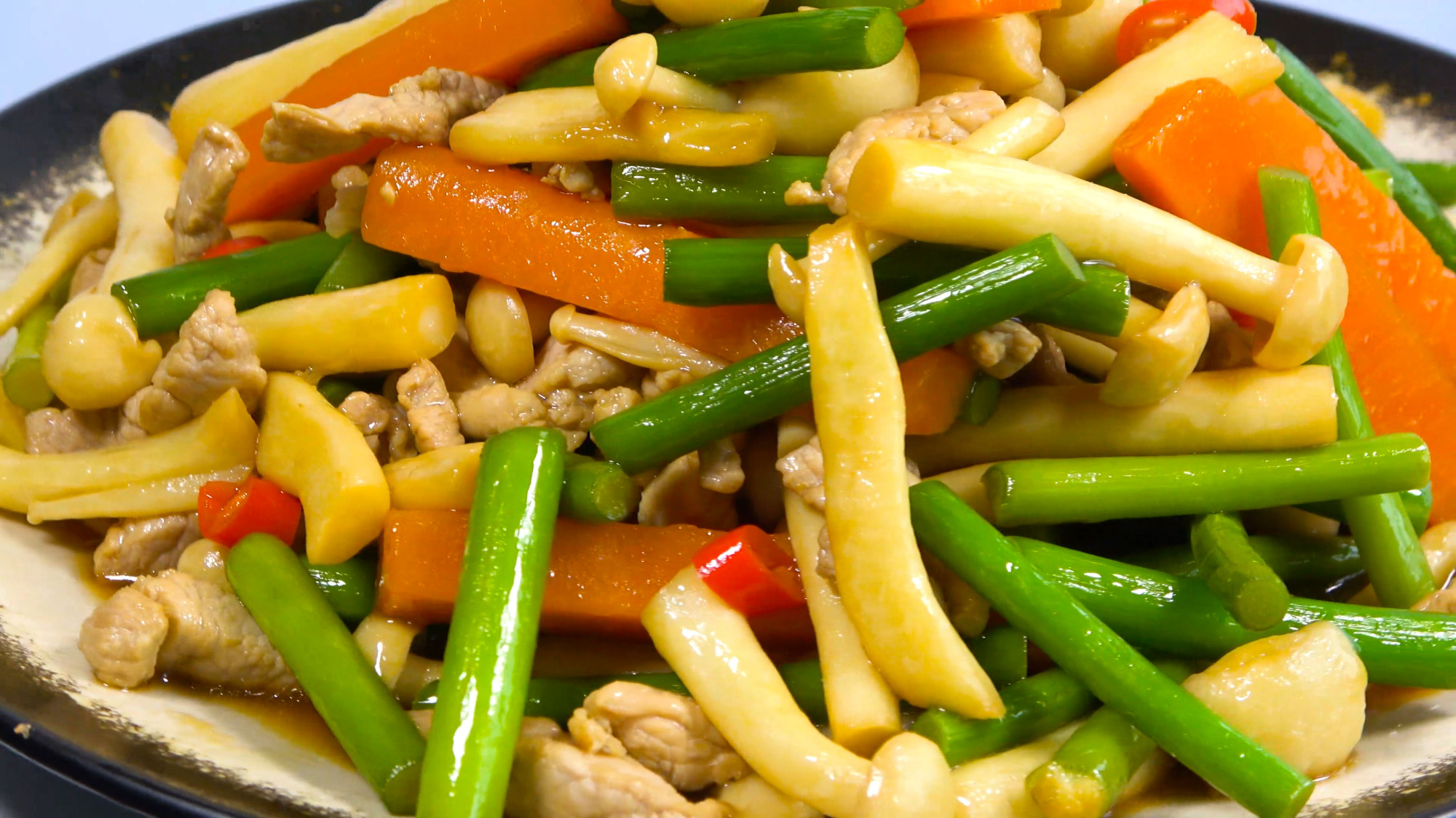 白玉菇这样做,没想到这么好吃,就是有点费米饭,鲜香滑嫩