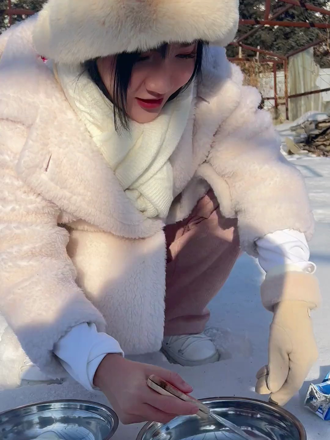 东北限定美食,雪地炒酸奶