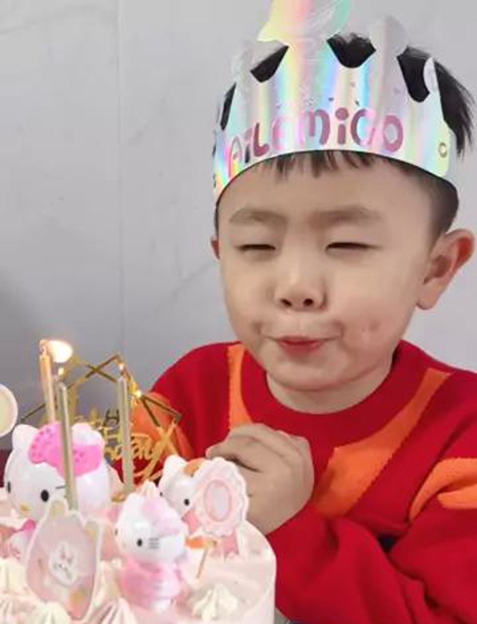 多肉:是我过生日……嘎哈你吹蜡烛啊