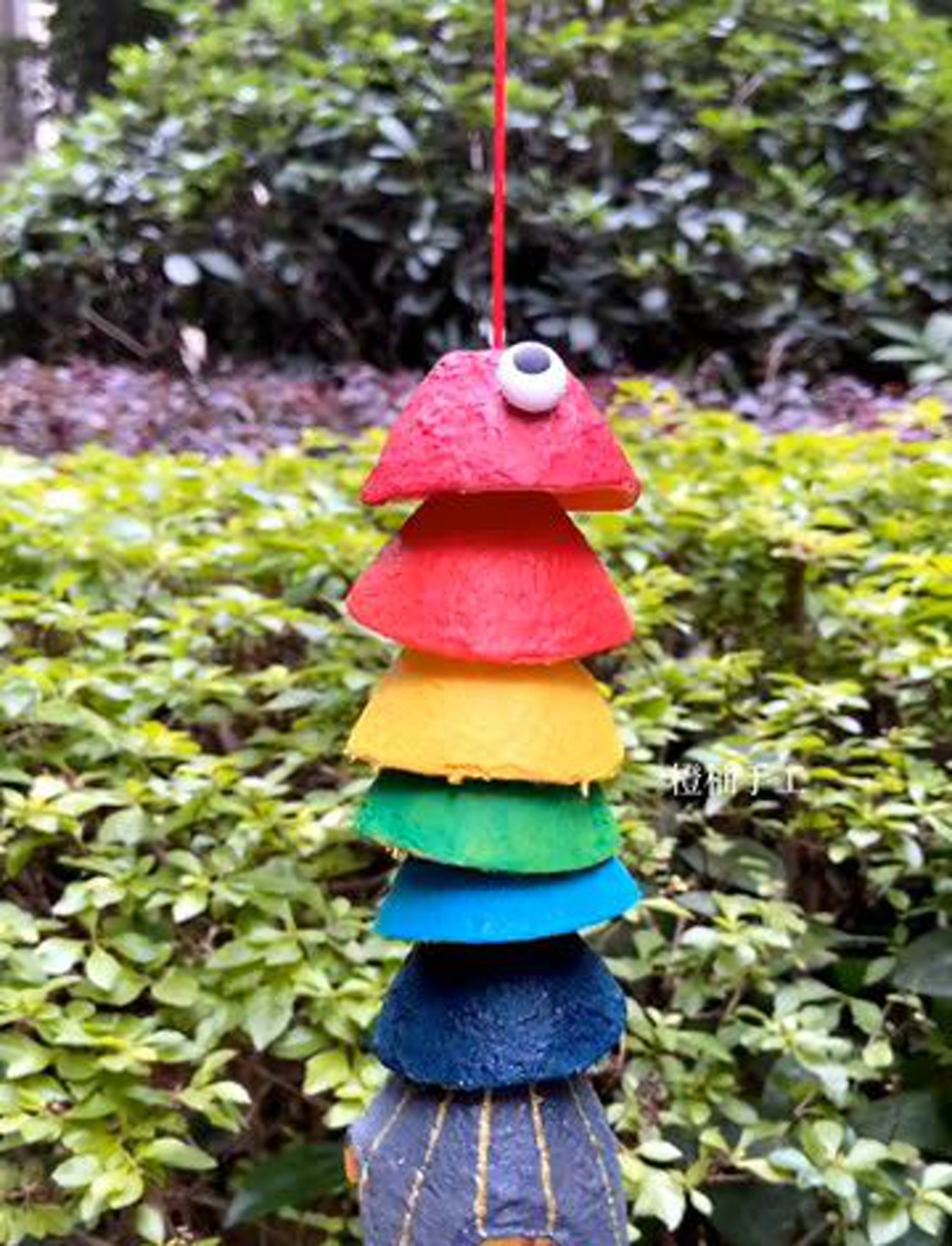 鸡蛋盒不要扔,来做漂亮的彩虹鱼,非常简单