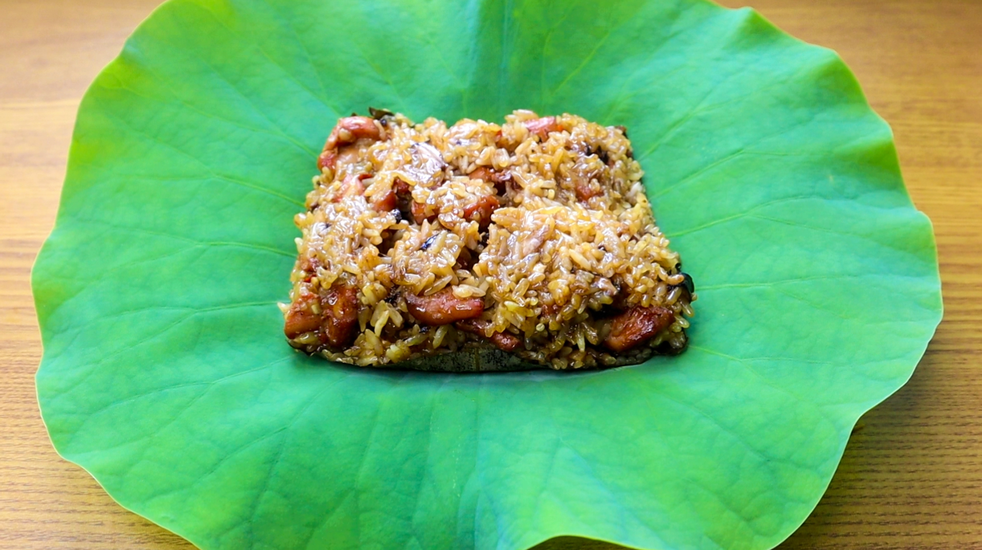一斤糯米，两斤鸡腿，三片荷叶，教你自制广东名吃，荷叶糯米鸡