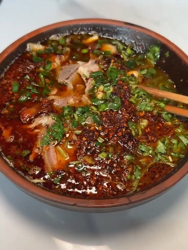 遵义特色的羊肉粉,鲜而不膻好安逸!