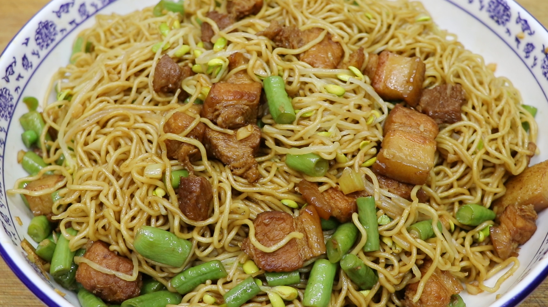 河南特色蒸卤面的做法，教你制作要点，面条劲道不粘连，好吃不腻