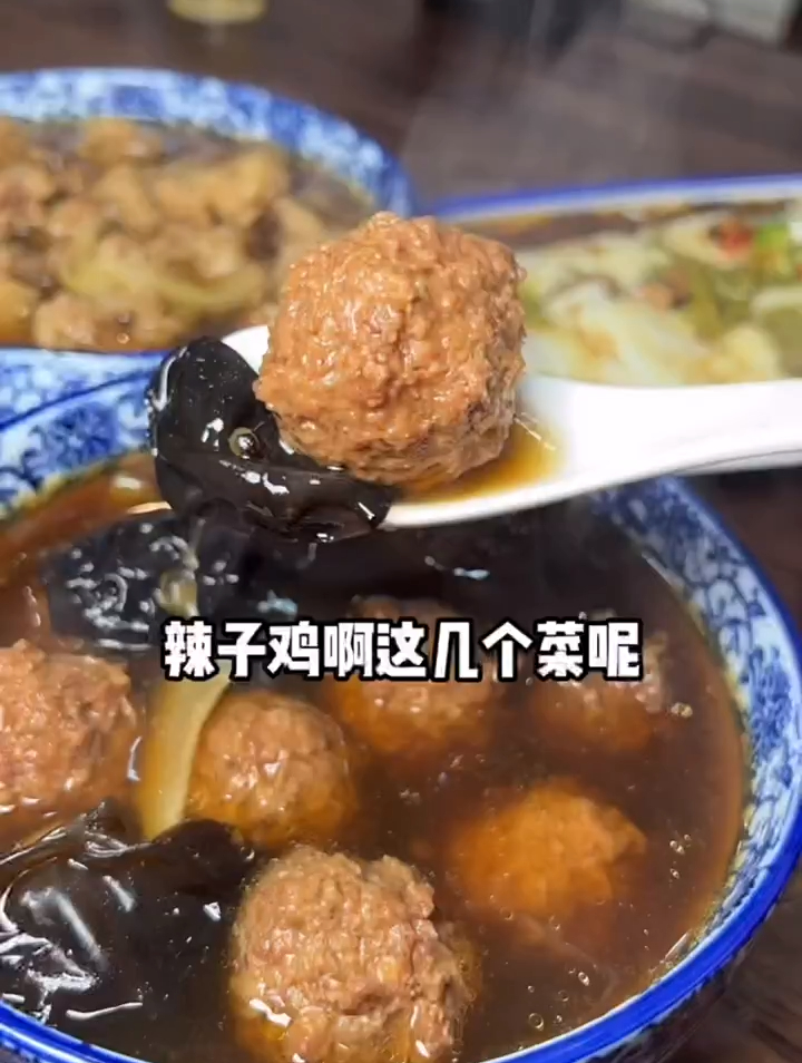 20一条的黄花鱼真的又鲜嫩又多汁,蒸碗种类也很多 西安美食