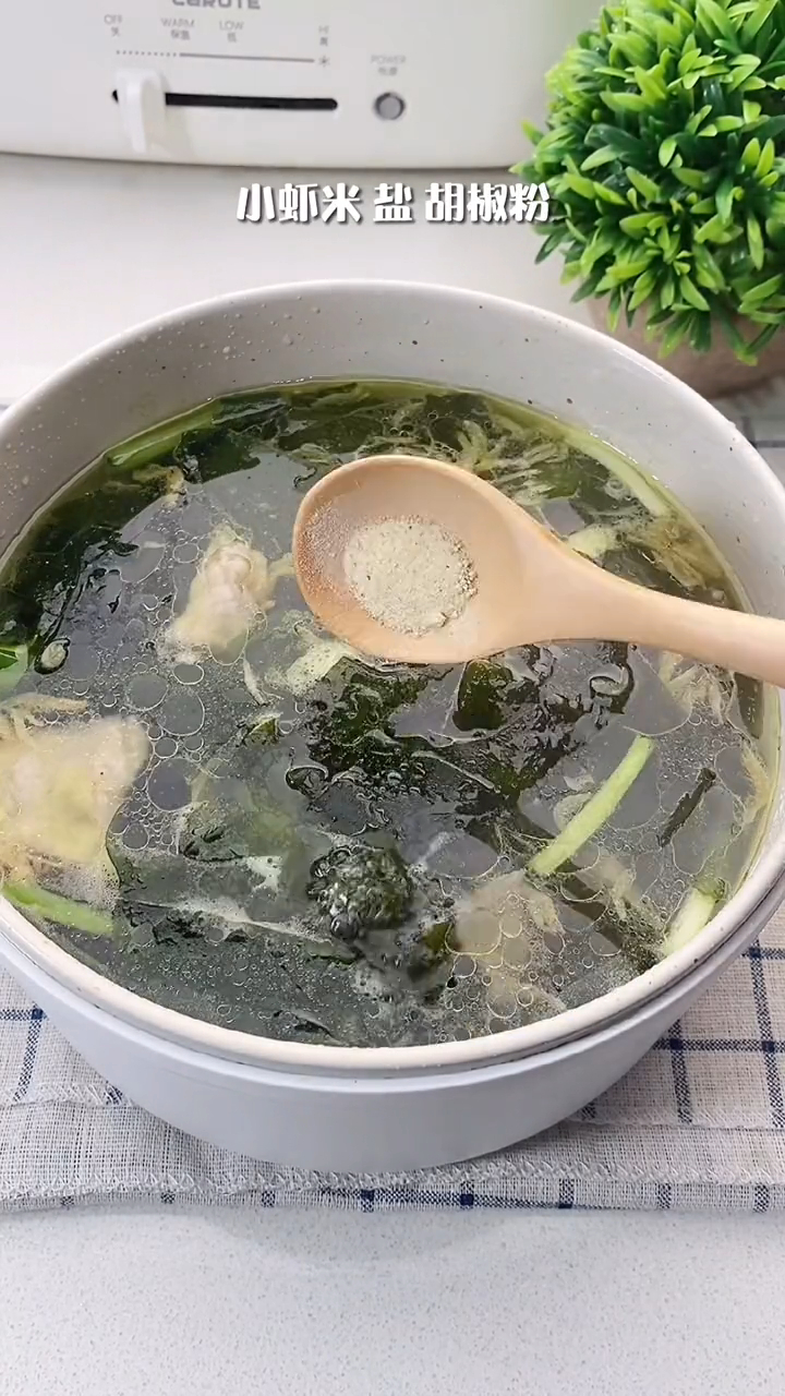 家常菜:裙带菜肉片汤,营养美味做法也很简单