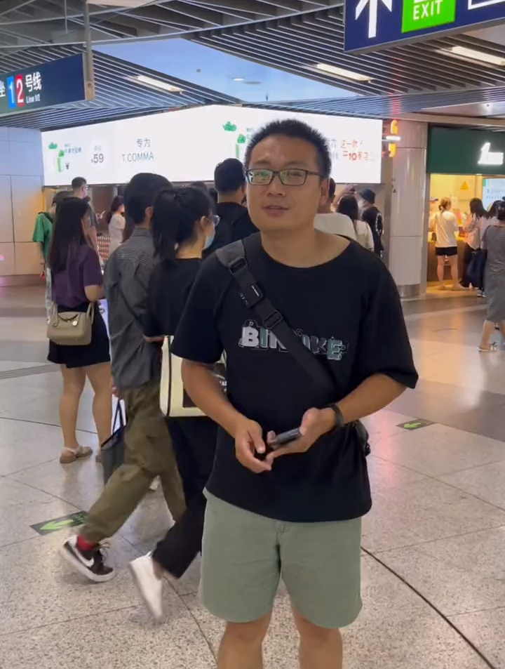 新街口地铁站我感觉快要改名新街口扣麻站了,三步一店