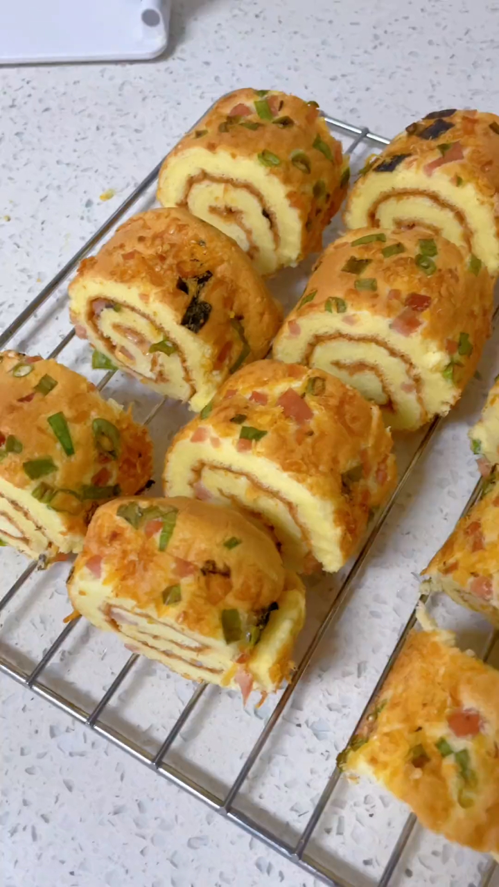 今天做好吃的香葱海苔肉松卷