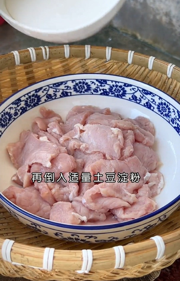 南方人居然也可以做出东北大菜锅包肉,外酥里嫩,甜而不腻