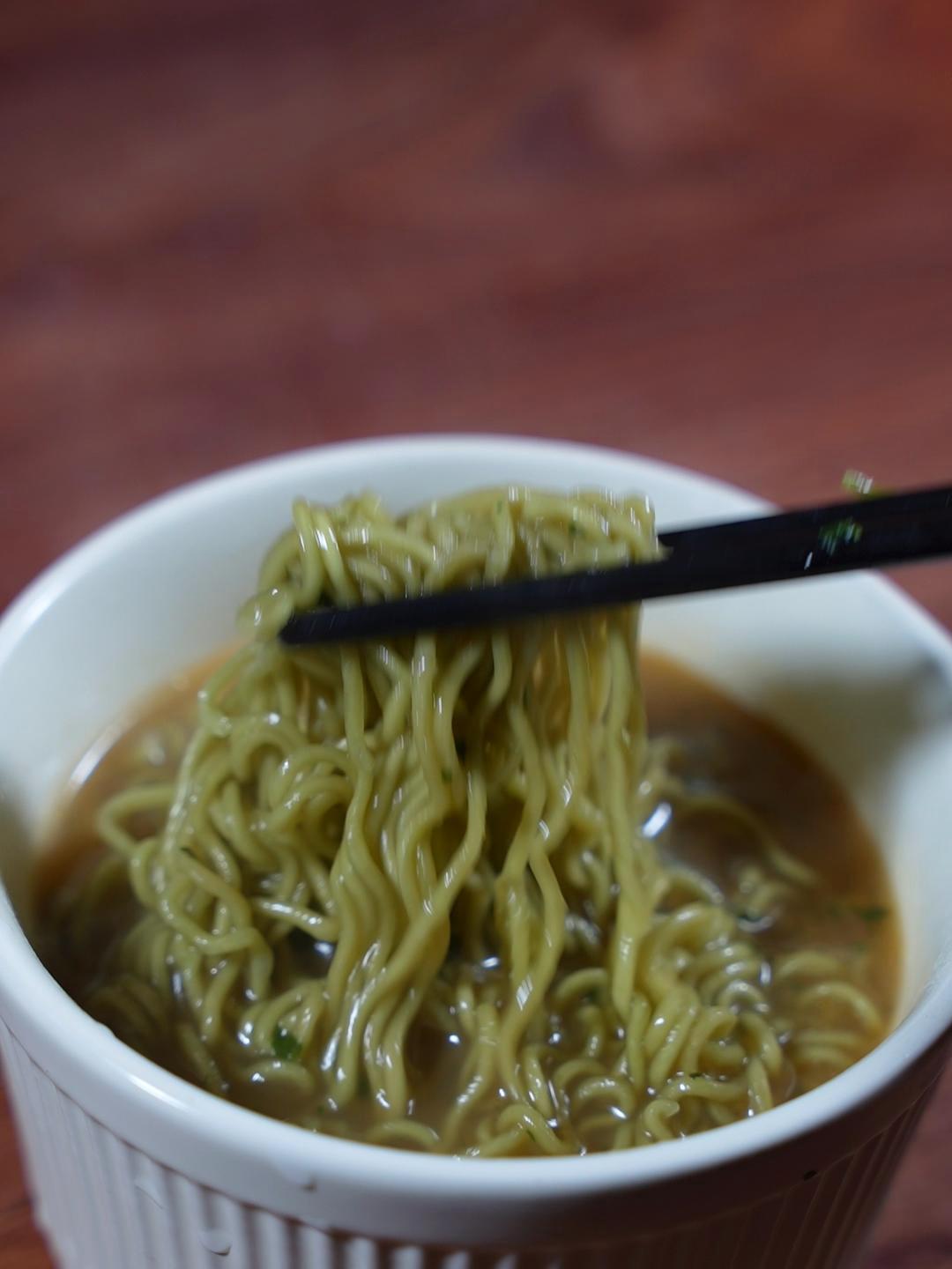 方便面我吃过,香菜味方便面还是第一次见到