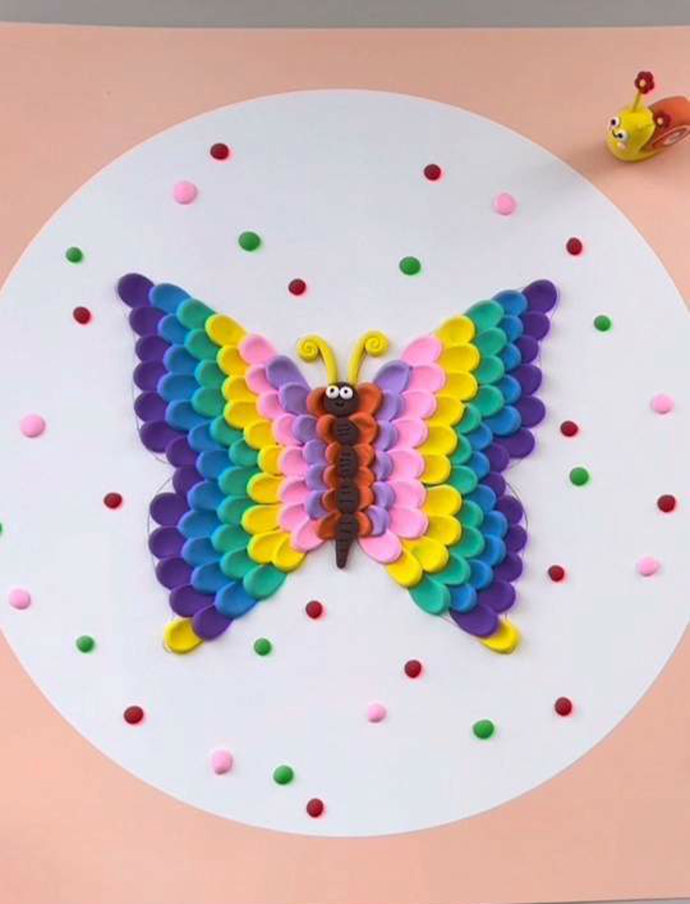 和孩子一起动手,用彩泥和硬纸板制作超美的蝴蝶艺术画,简单易学,连幼儿园小朋友都能轻松上手!