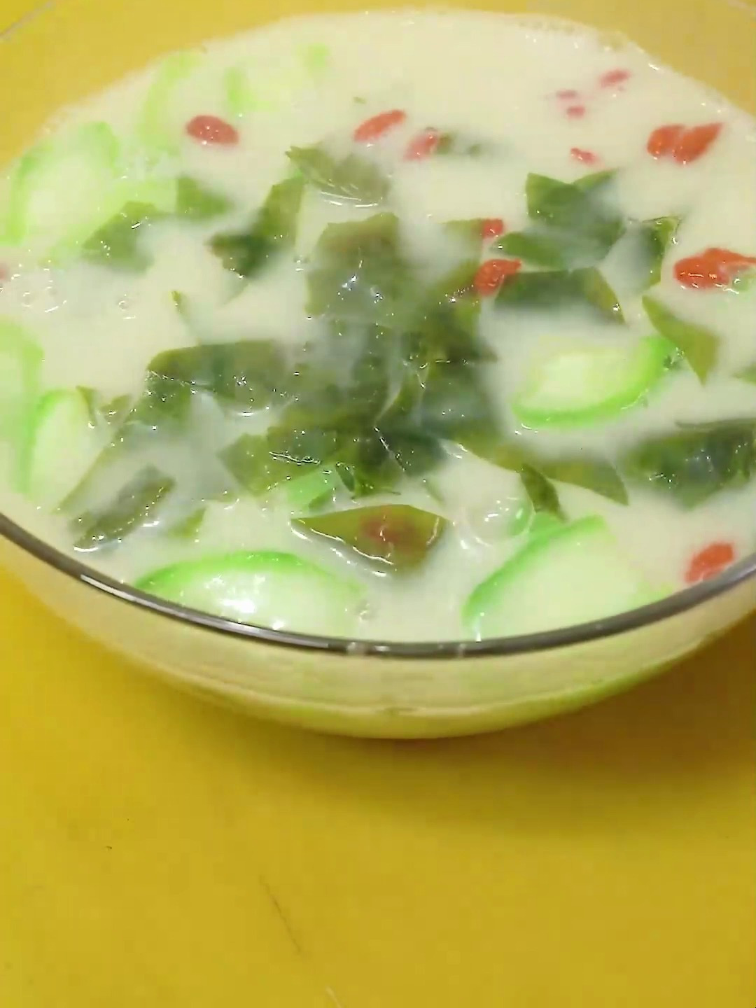 丝瓜鲫鱼汤,简简单单又一餐