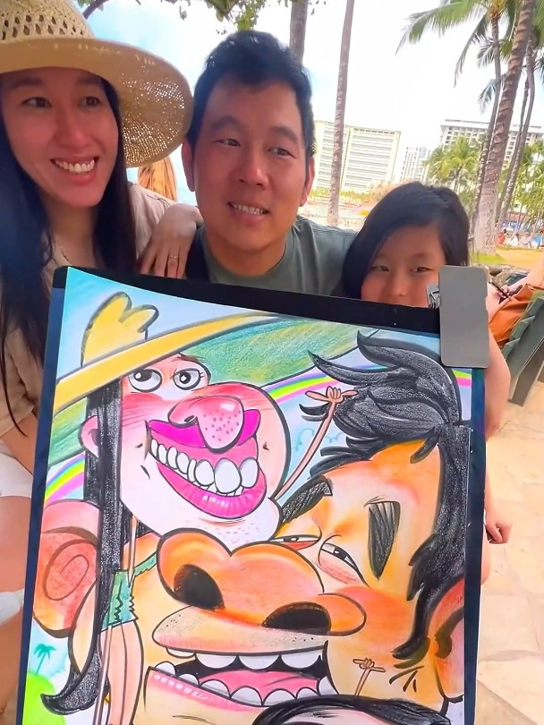 艺术绘画:画师手绘一家三口的自画像