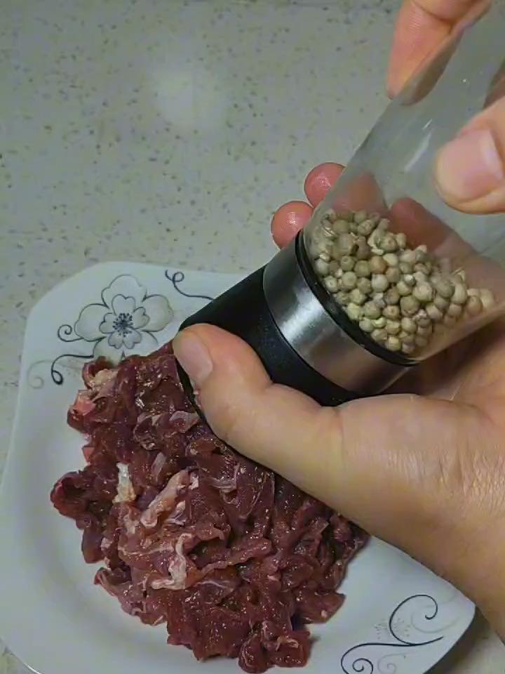 牛肉汤放什么配菜好吃,一招教会你