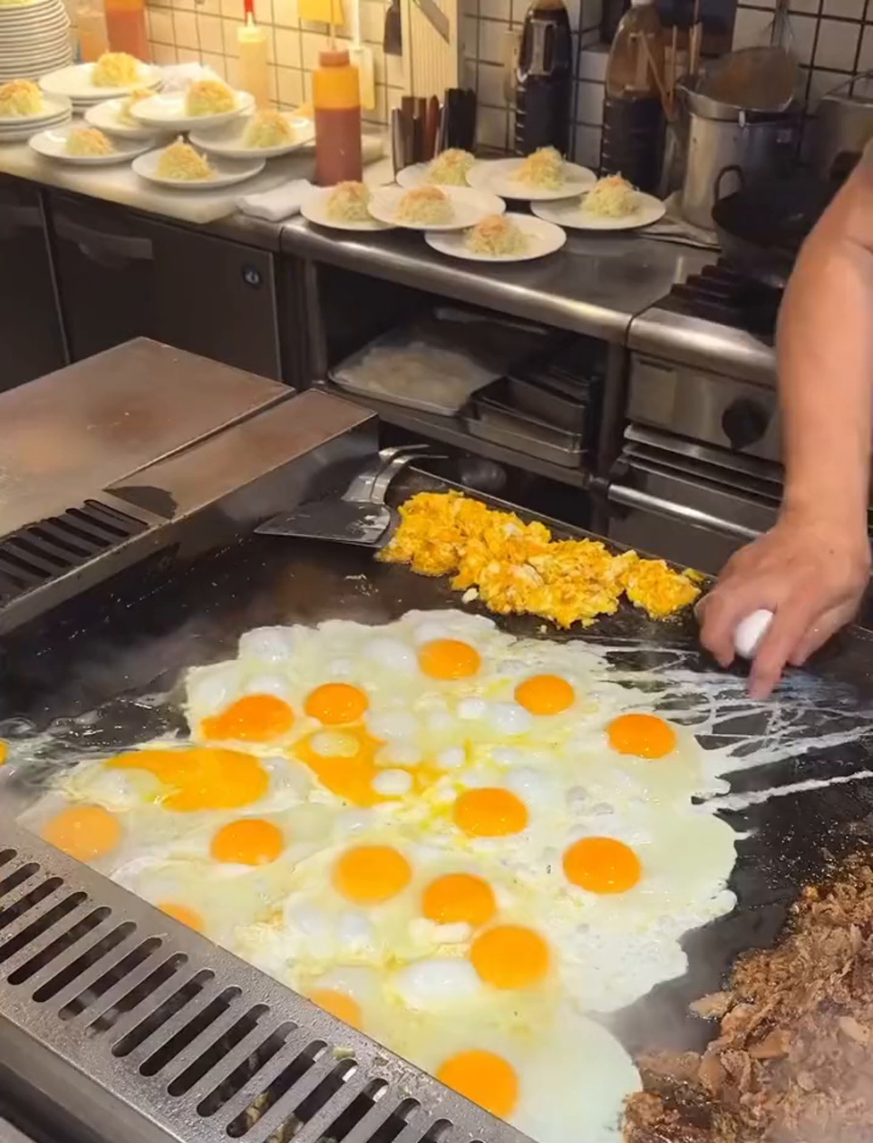 铁板烤肉太诱人了,真想尝一口!