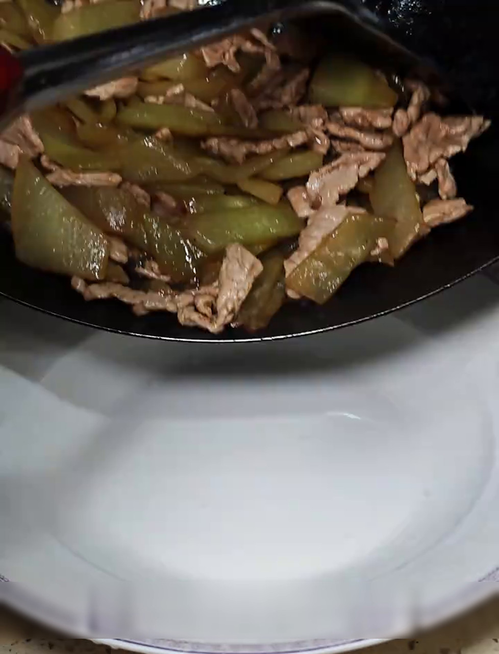 小糖人每天带饭上班,莴笋炒肉控糖又美味!