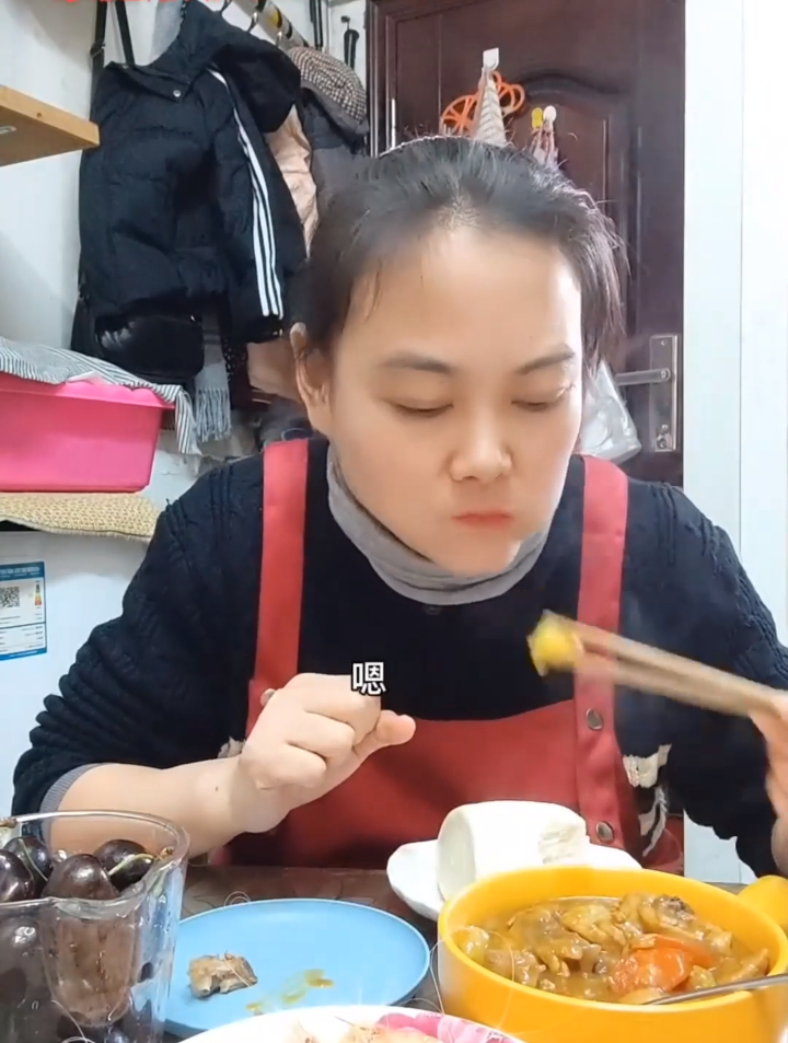 家庭版咖喱土豆鸡块,做起来很简单,吃起来美味下饭哦