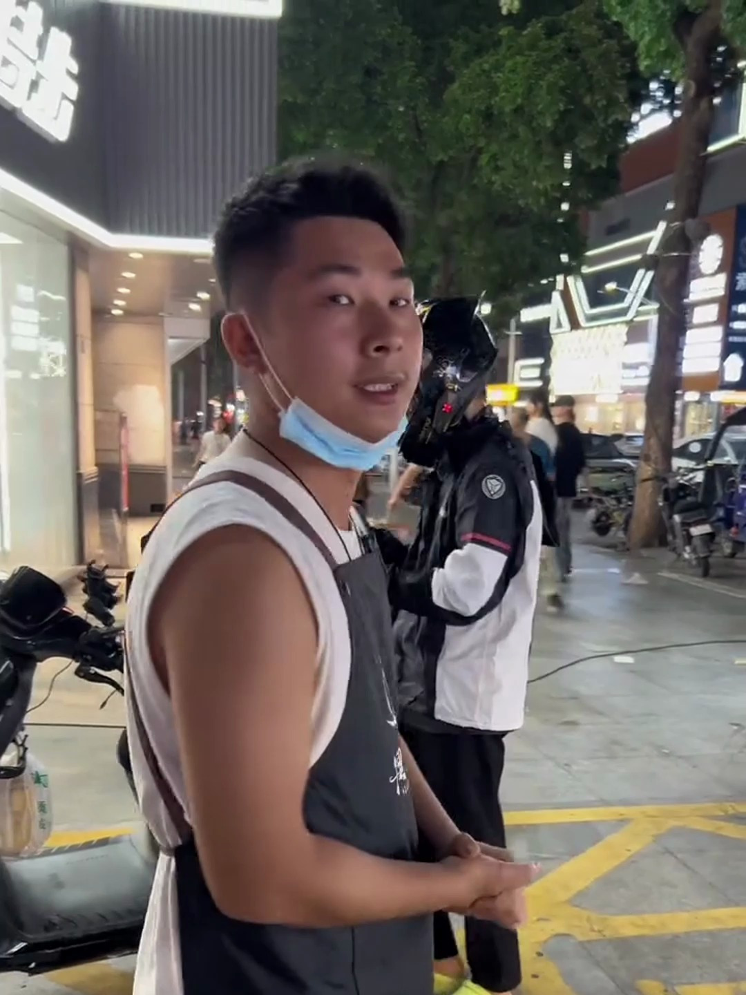 来到东莞摆地摊烤鱼8