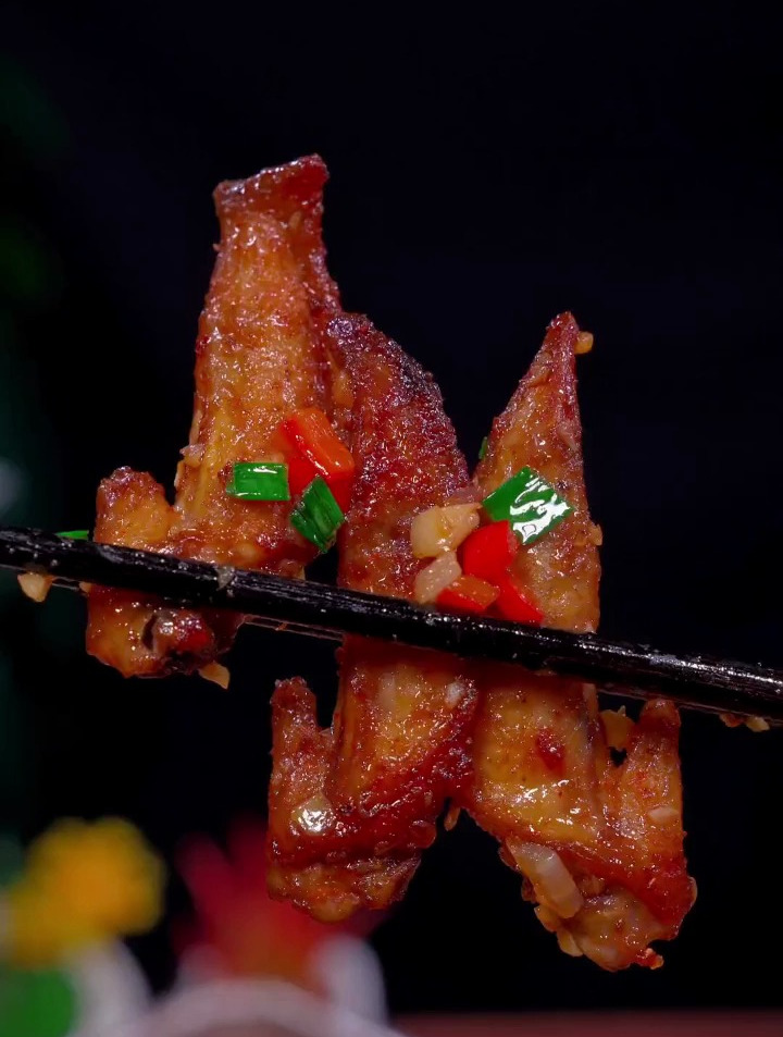 又是一道下酒菜椒盐鸡翅尖,做法比烧开水还简单