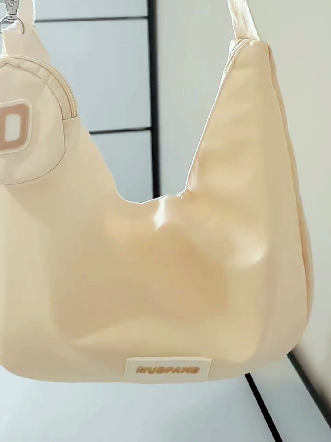 发现一只很干净的饺子型帆布包!30r的快乐