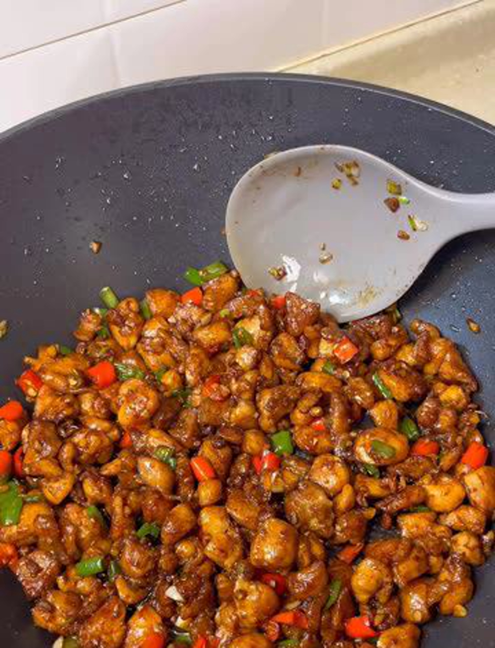 超下饭的农家炒鸡,香到连锅端!